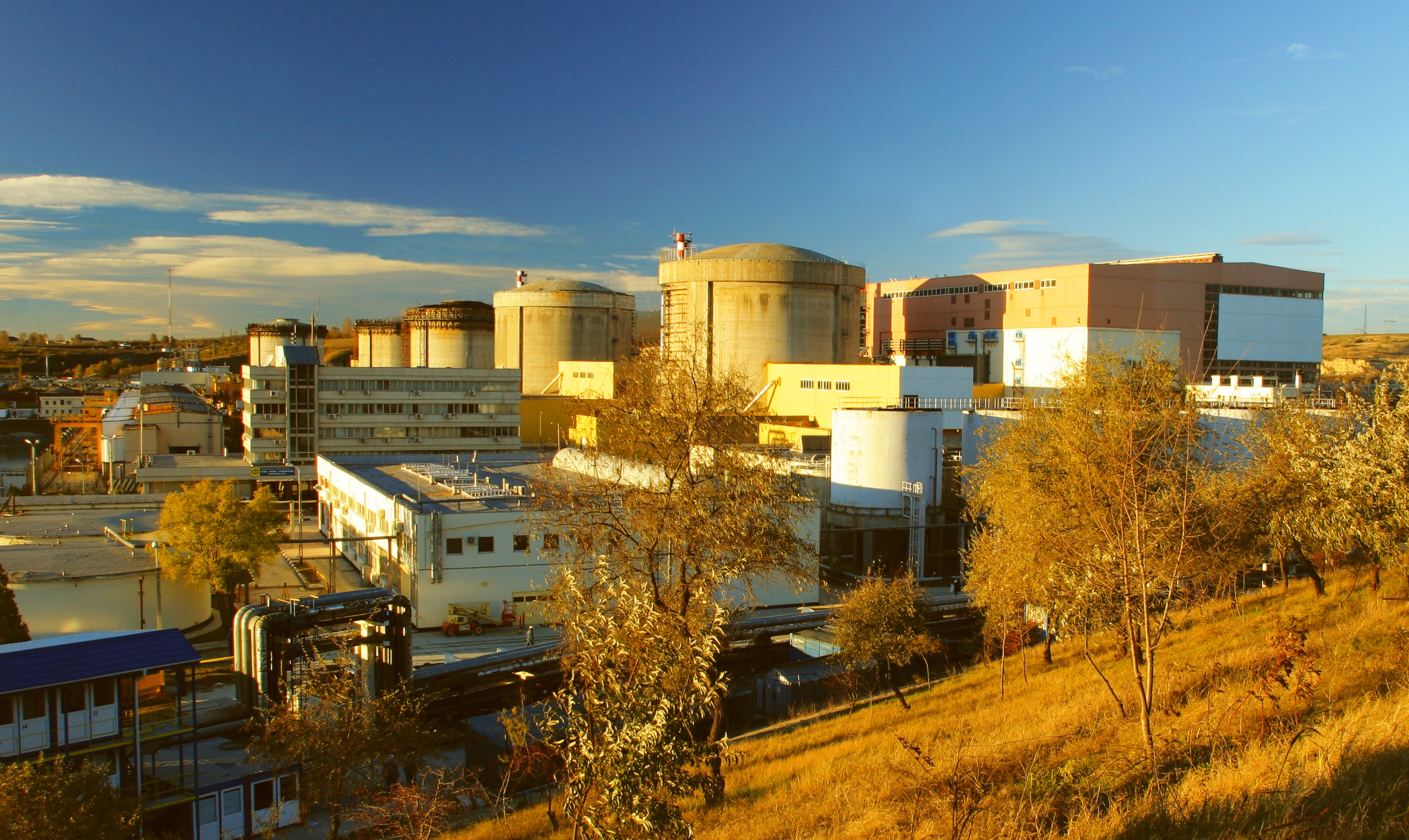 Degajare de fum în camera unei turbine la Centrala Nucleară de la Cernavodă.