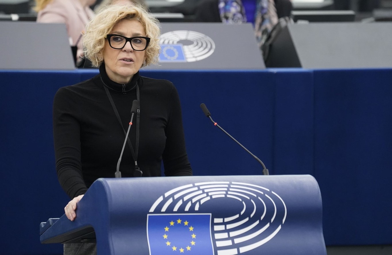 Comisia Europeană se preface că vine în sprijinul agriculturii.