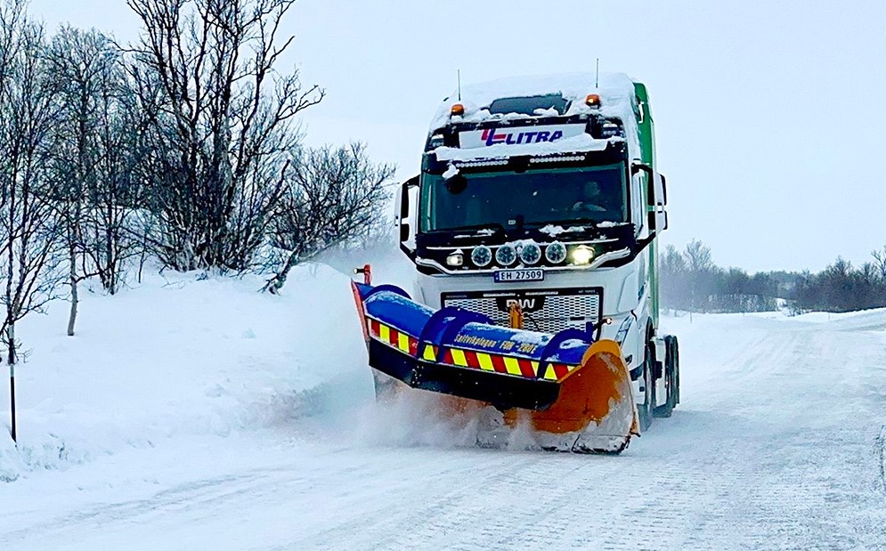 Norvegienii au pus un camion electric cu o baterie uriaşă să cureţe zăpezile traseelor de munte